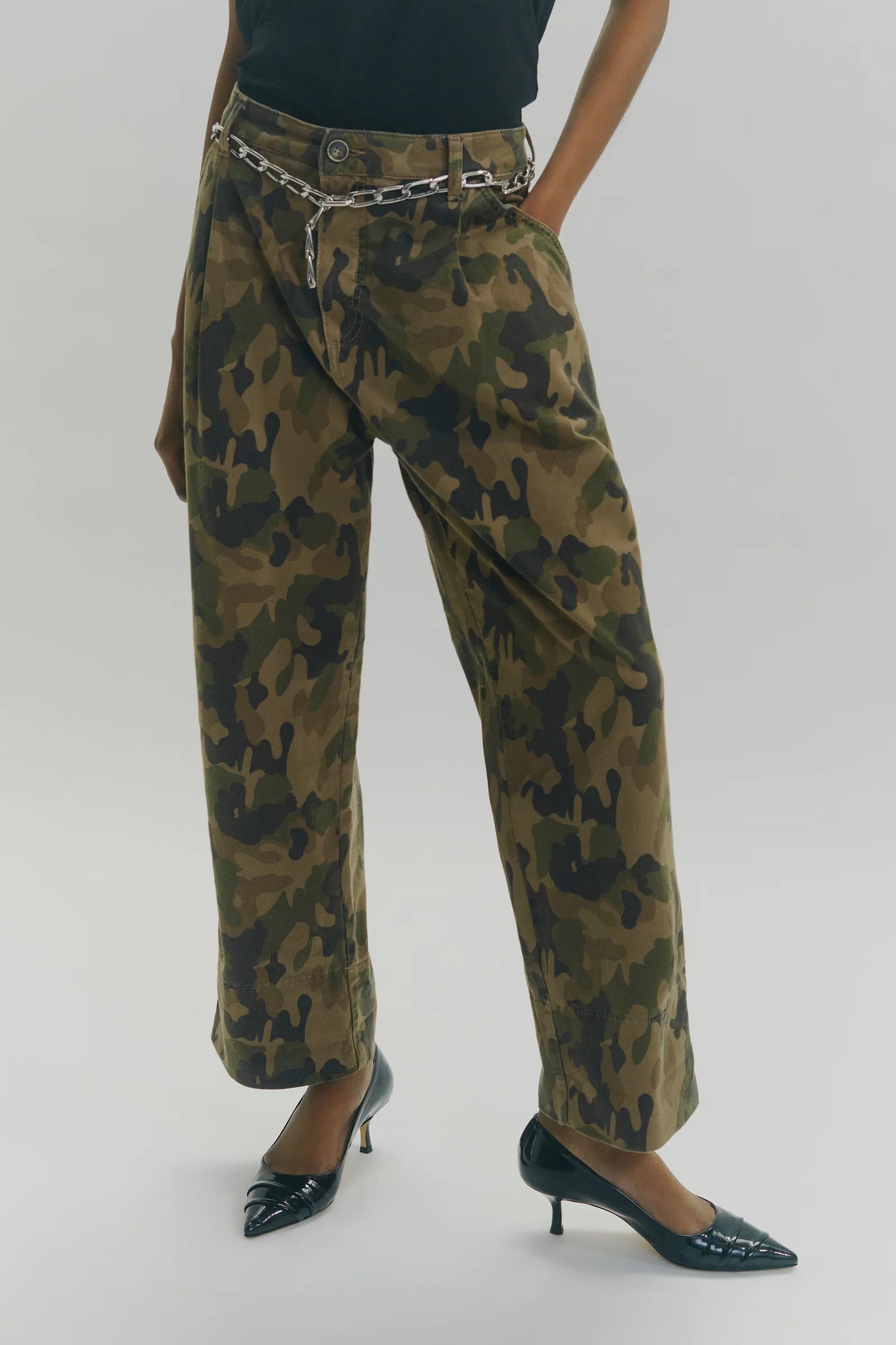 CIRCUS HOTEL Camo pant