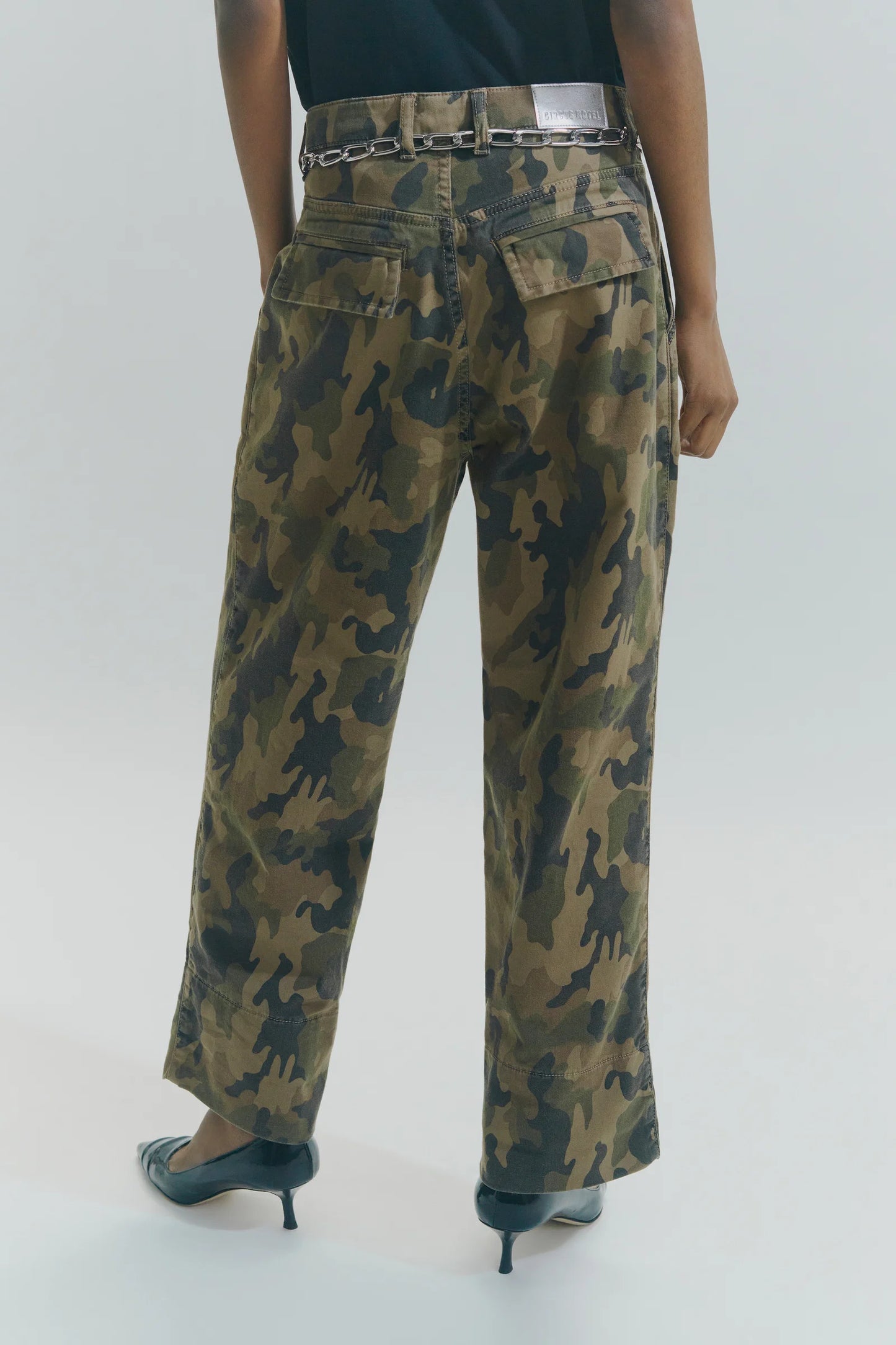 CIRCUS HOTEL Camo pant